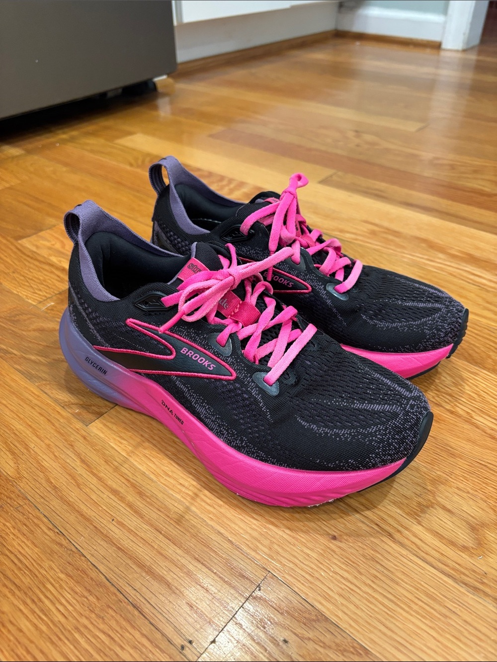 Women’s brooks Glucerin 22